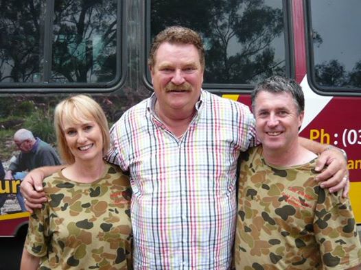 COXY'S BIG BREAK: Darren & Leanne teaching Coxy To Find Gold