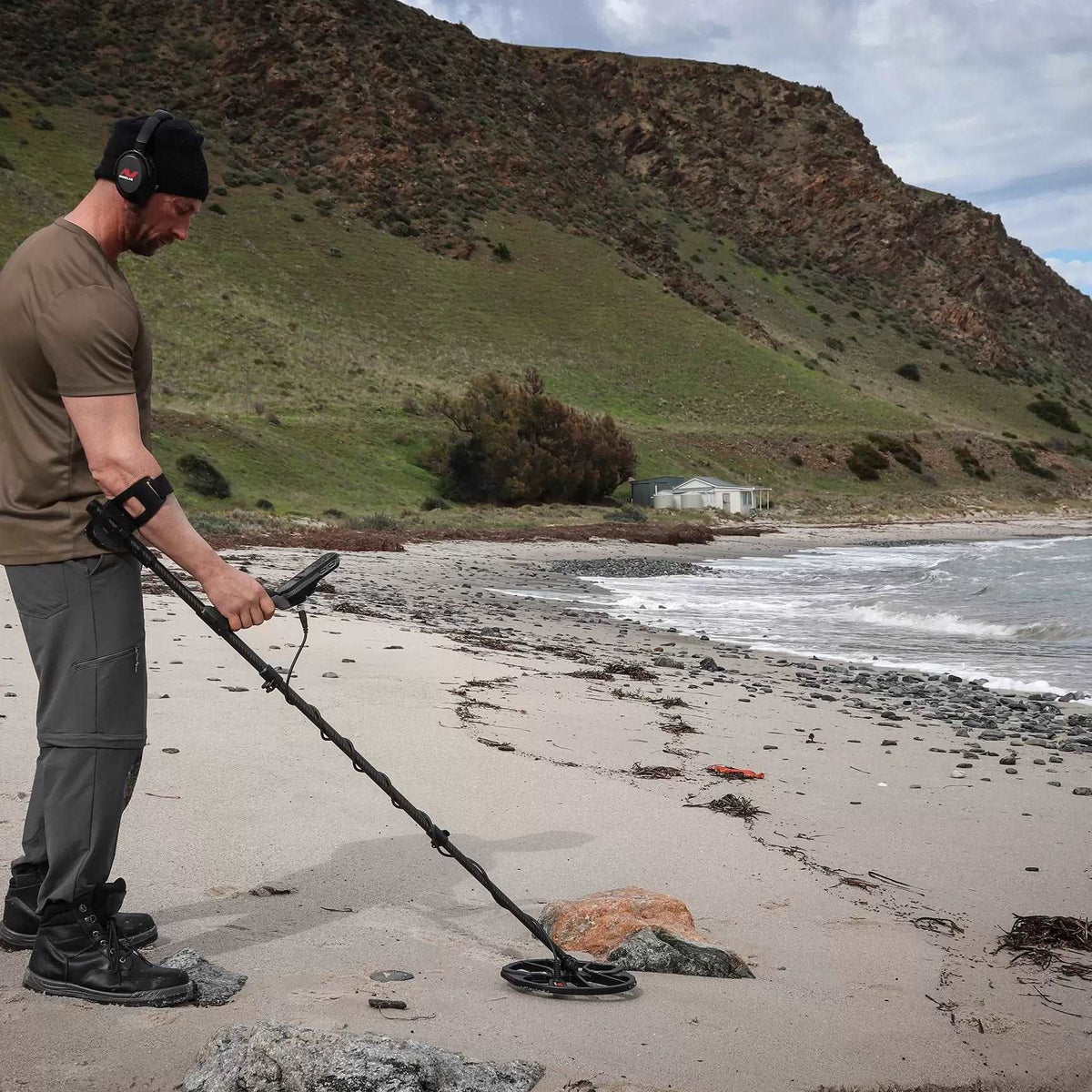 Minelab Equinox 900 Metal Detector